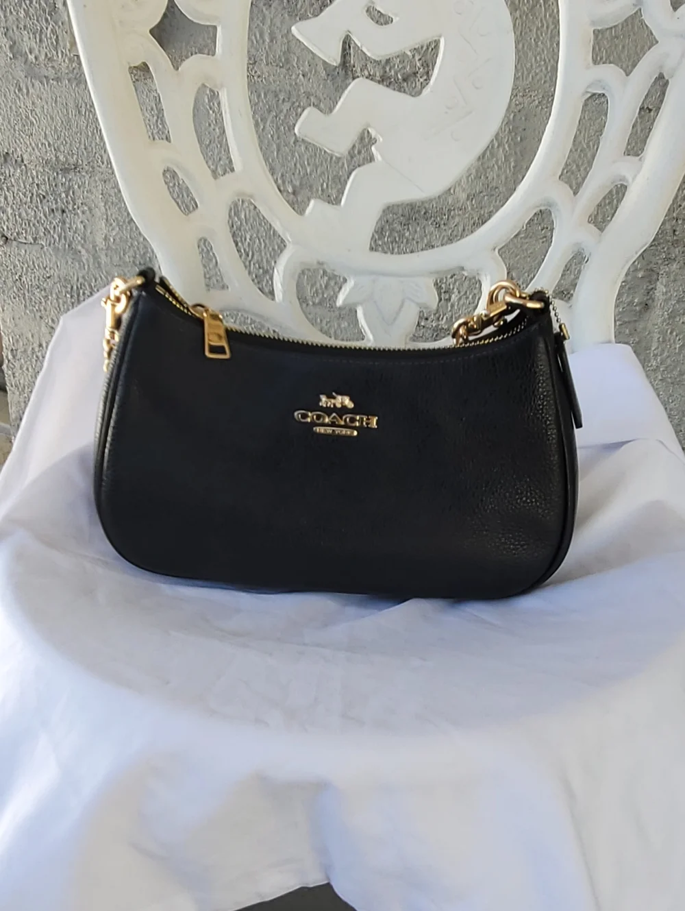 Coach Teri Shoulder Bag - Picture 4 of 10